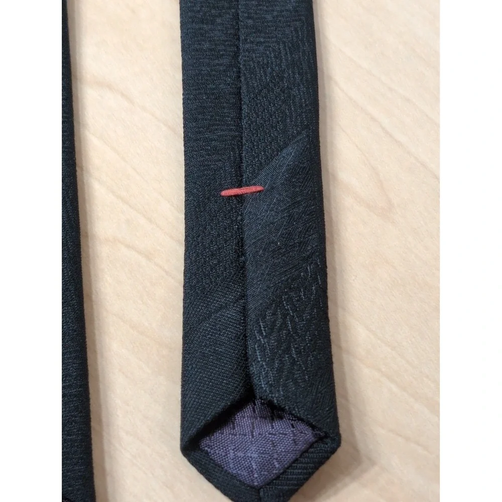 Stringbeans Men's Skinny Tie Black Relief-Print With Yellow Red Medallion